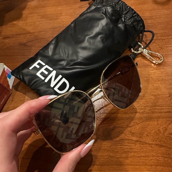 Fendi sunglasses - Picture 2 of 4